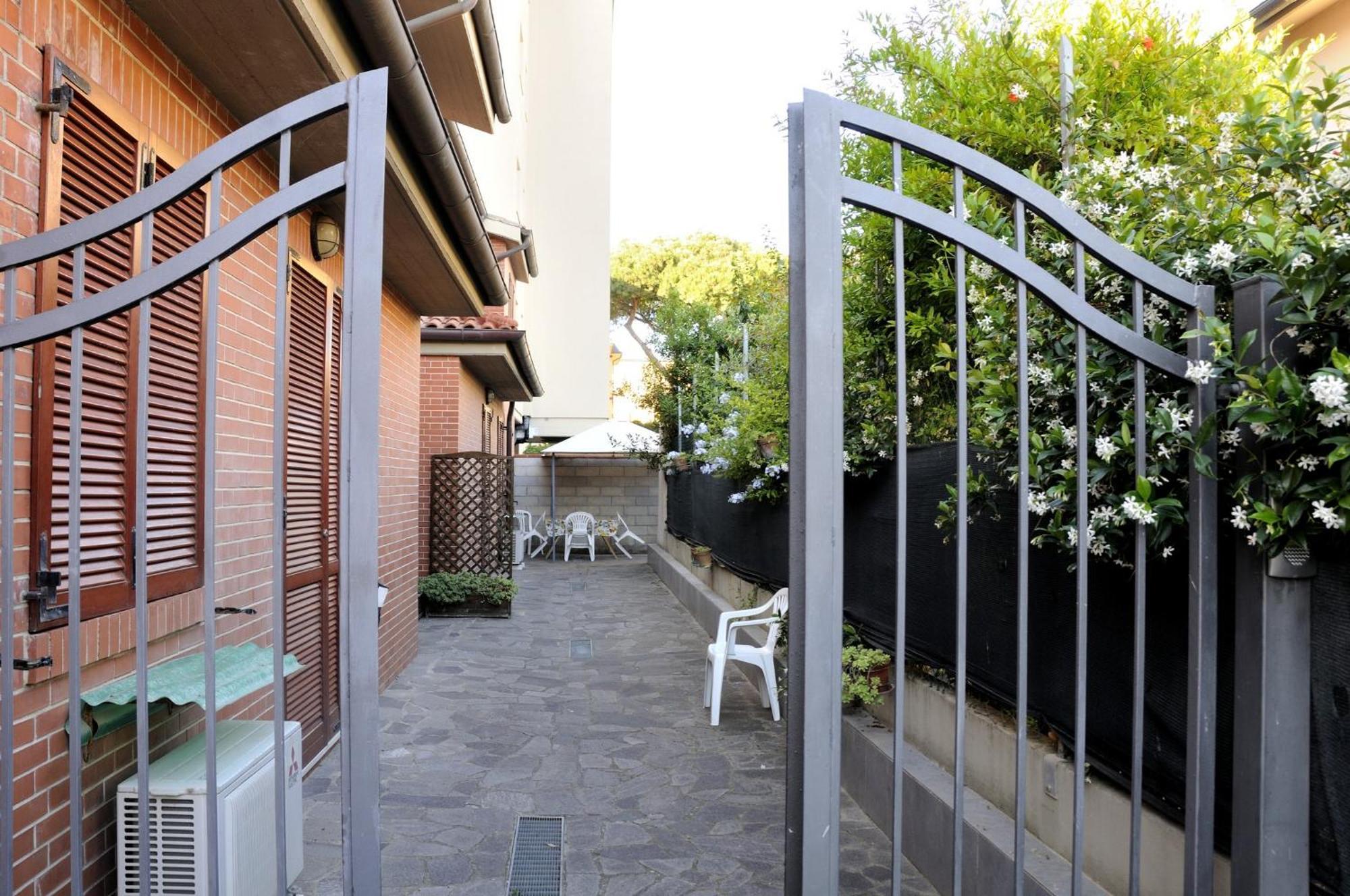 I Portici Appartamenti Marina di Grosseto Exterior foto